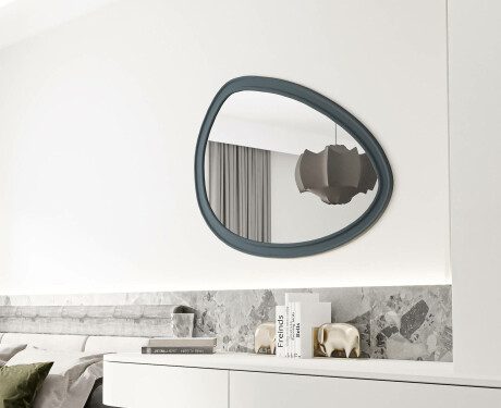 Asymetryczne lustro z dekoracyjną ramą MDF L304